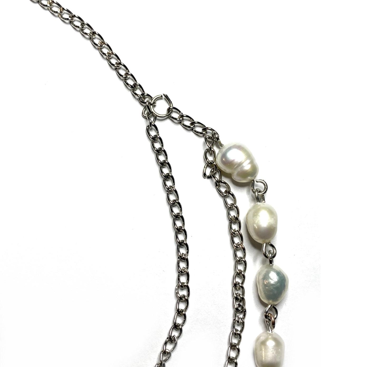 Klok ketting closeup rechts