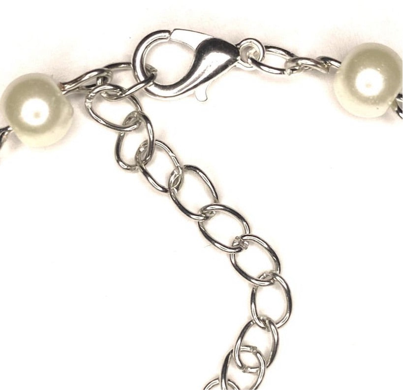 Bracelet with Pearls and a Heart